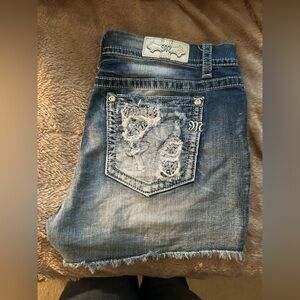 Miss Me Mid Rise Shorts Size 34